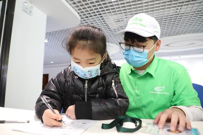 科学防控近视，共筑光明未来|科普公益活动走进温医大眼健康科普馆郑州分馆