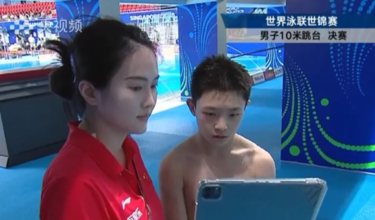 全红婵之后,14岁再有“才人”出!赵仁杰世界杯首秀揽双金,跳水男队也有自己的“小孩哥”了